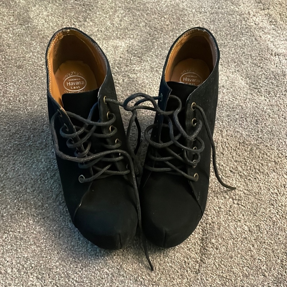 Black Platforms - image 1